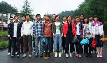 青峰網(wǎng)絡(luò)2011年全體員工洛陽老君山、追夢(mèng)谷兩日游報(bào)道