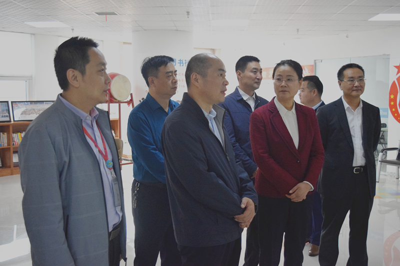 熱烈歡迎河南省委統(tǒng)戰(zhàn)部副部長梁險(xiǎn)峰一行蒞臨安陽青峰網(wǎng)絡(luò)調(diào)研社會(huì)階層工作！